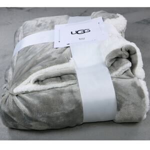 UGG Avery Throw Blanket Gray White Sherpa Plush Cozy Luxury New